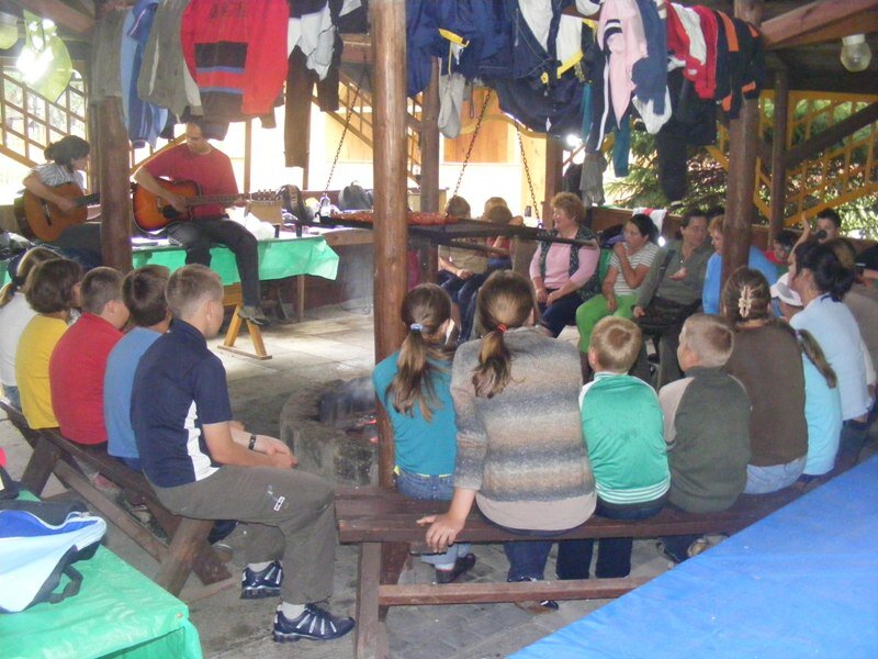 Zespol przygrywal a my spiewalismy - w siedzibie kola Mysliwskiego LOS.jpg